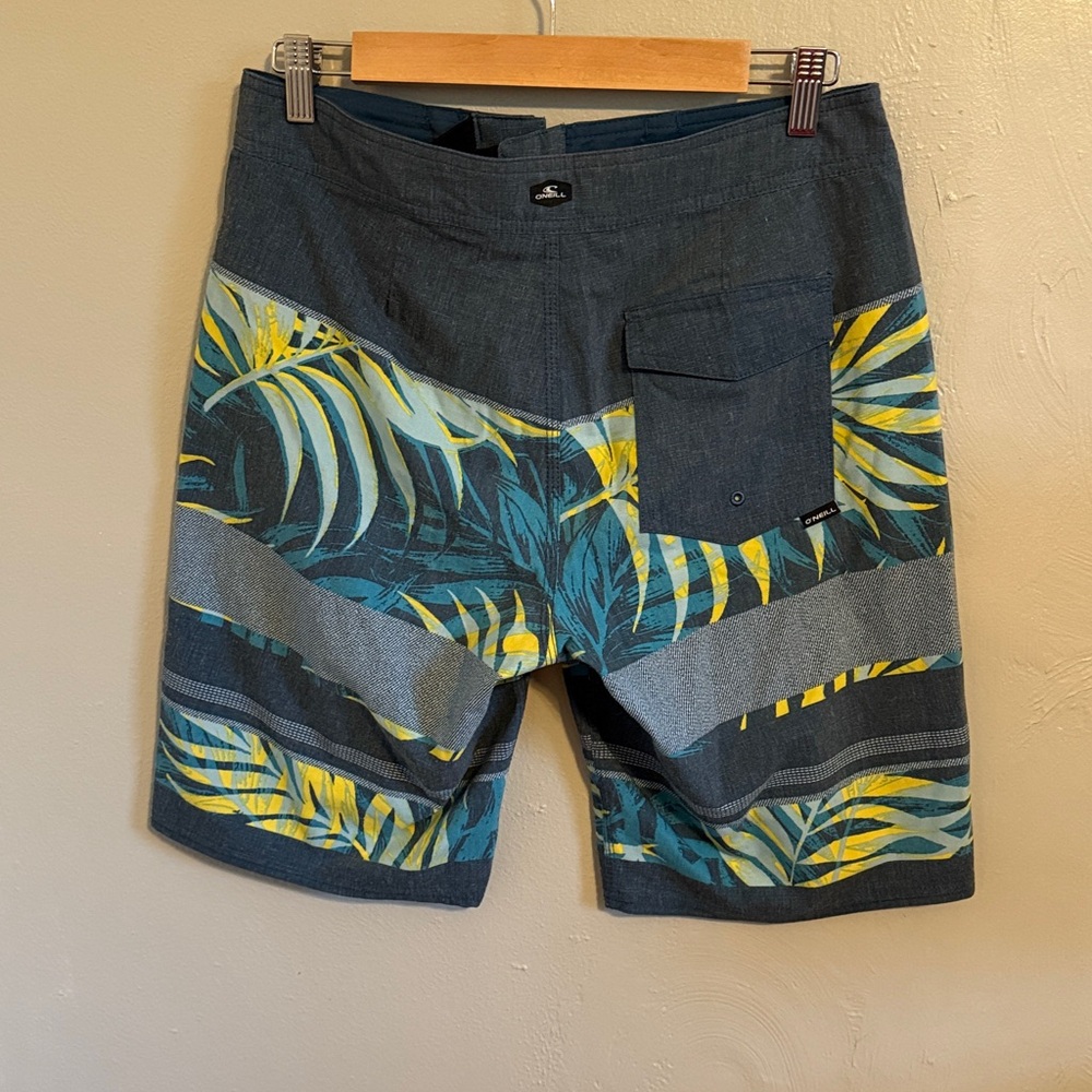 O’Neill swim shorts - Picture 4 of 4